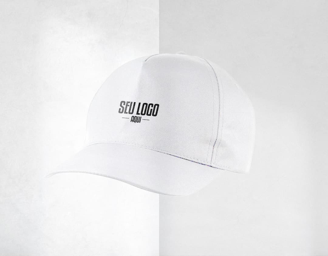 Boné Americano Tradicional Brim - Acessório moderno e versátil para o seu visual. Proteja-se do sol e adicione estilo ao seu look. Ideal para uso no escritório, em casa ou durante atividades ao ar livre. Confeccionado com materiais duráveis e de alta qualidade. Adquira já o seu!