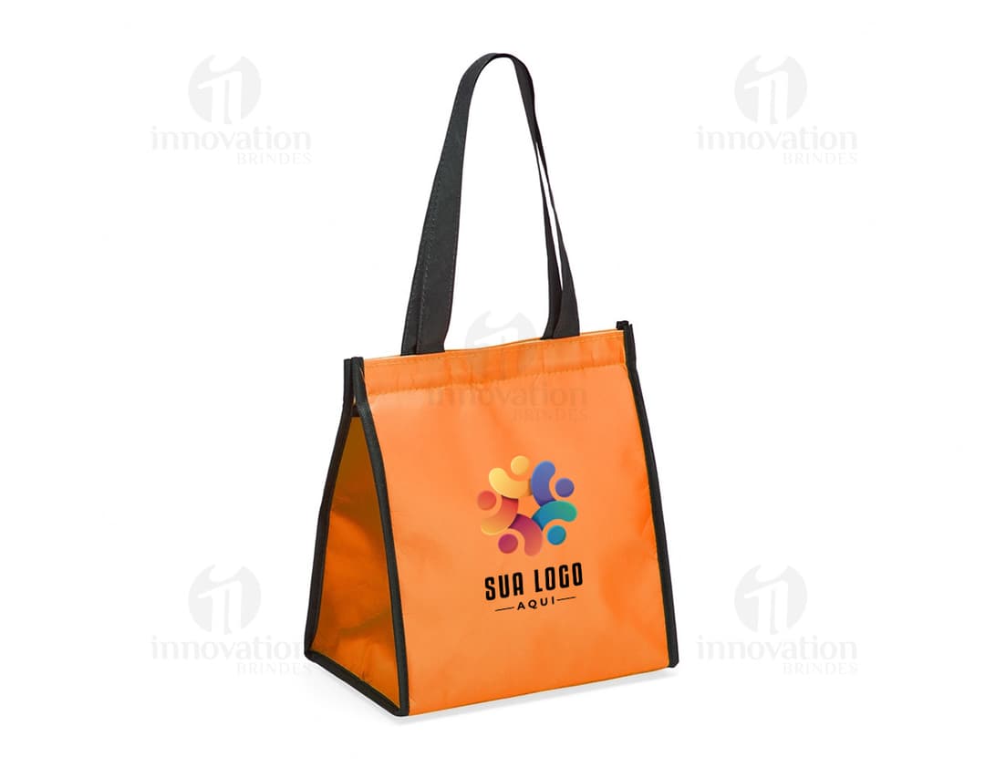 Bolsa Térmica 6 Litros em papelão grunge e couro rosa, vazia e com alça. Ideal para transporte de alimentos e bebidas em lojas de comida e bebida.