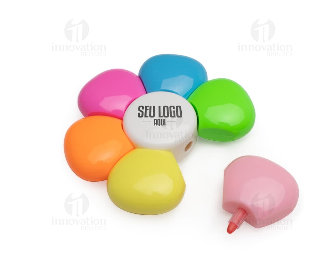 Marca Texto Flor é um conjunto colorido de marcadores de texto, com design brilhante e elementos em forma de esfera, símbolos e botões circulares em tons de amarelo, laranja, rosa, roxo e azul. São itens perfeitos para festas, celebrações e decorações, trazendo diversão e vibração para qualquer ocasião especial.