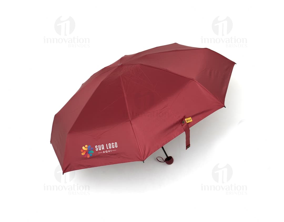 Guarda chuva com design moderno em preto e amarelo, com mapas e bandeiras de países impressos. Produto 3D com abertura automática, oferecendo proteção contra a chuva e vento. Item de segurança e conforto, ideal para uso em viagens de negócios ou lazer.