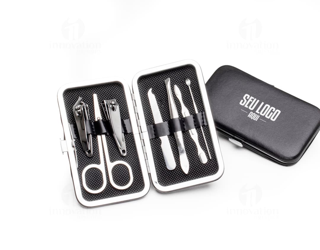Kit manicure 7 peças, perfeito para manter suas unhas sempre impecáveis! Este conjunto de alta qualidade inclui tesoura, alicate, cortador e muito mais. Ideal para viagens ou uso diário. Garanta já o seu kit de manicure e tenha unhas perfeitas em qualquer lugar!