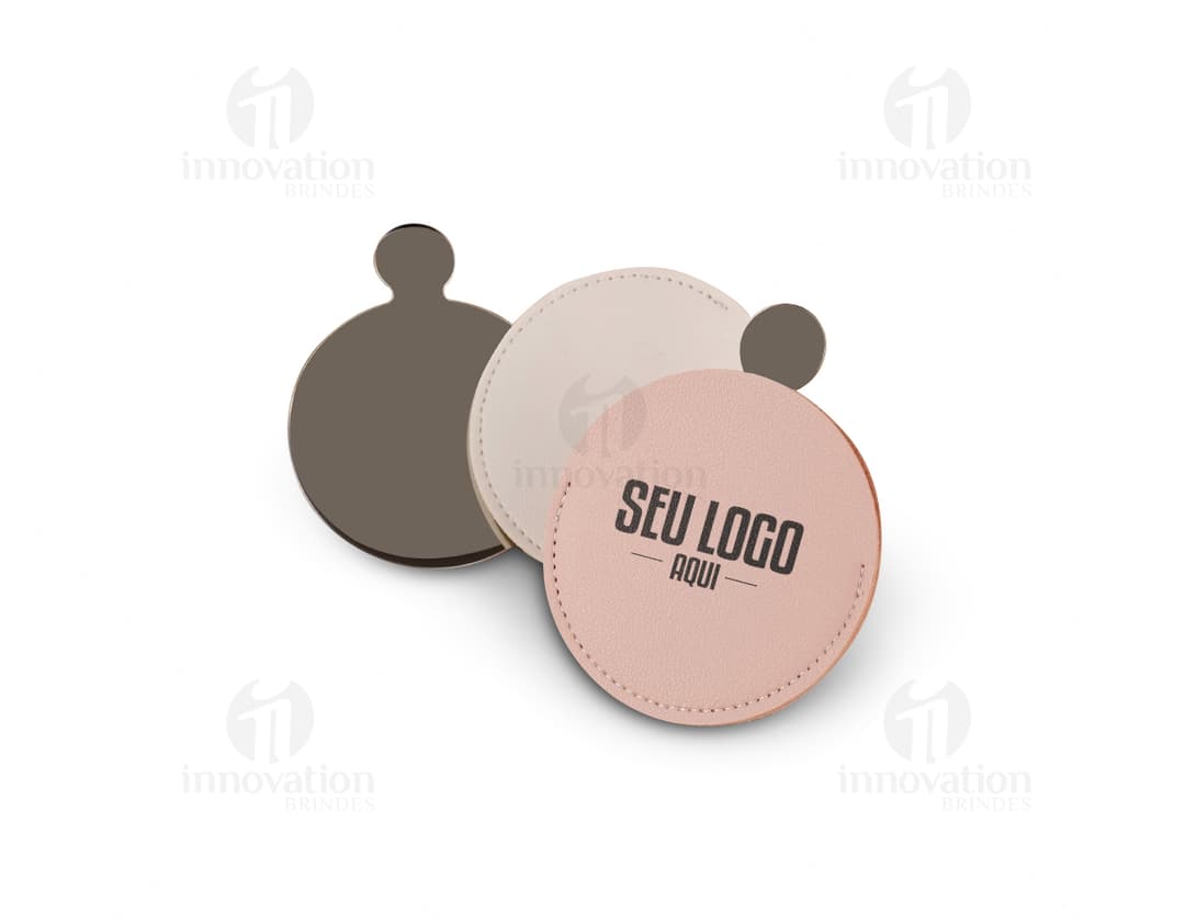 Espelho inox ultrafino com capa, design moderno e elegante. Ideal para uso em cosméticos e maquiagem. Disco de armazenamento em formato de CD, representando tecnologia. Elementos decorativos em papel e símbolo de digital. Ícone de arte gráfica em 3D, com detalhes brilhantes e redondos. Objeto decorativo multifuncional, com reflexo e vidro em esfera. Perfeito para compor a decoração de ambientes de forma criativa e inovadora.