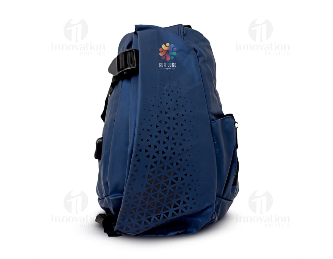 Mochila de ombro USB preta de couro para homem, estilo moderno e acessório de viagem. Com zíper, alça e bolsos para armazenamento. Ideal para viagens, esportes e trabalho.