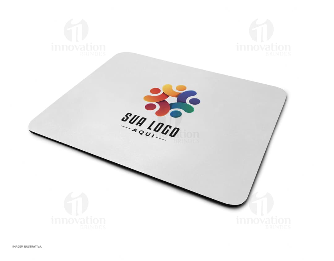 Mouse Pad 5mm c/ Base Antiderrapante na cor rosa, com design de mapa dos Estados Unidos da América em um envelope aberto. Em destaque, a bandeira dos Estados Unidos e o símbolo do dólar. Ideal para uso em escritórios e como suporte para mouse de computador.