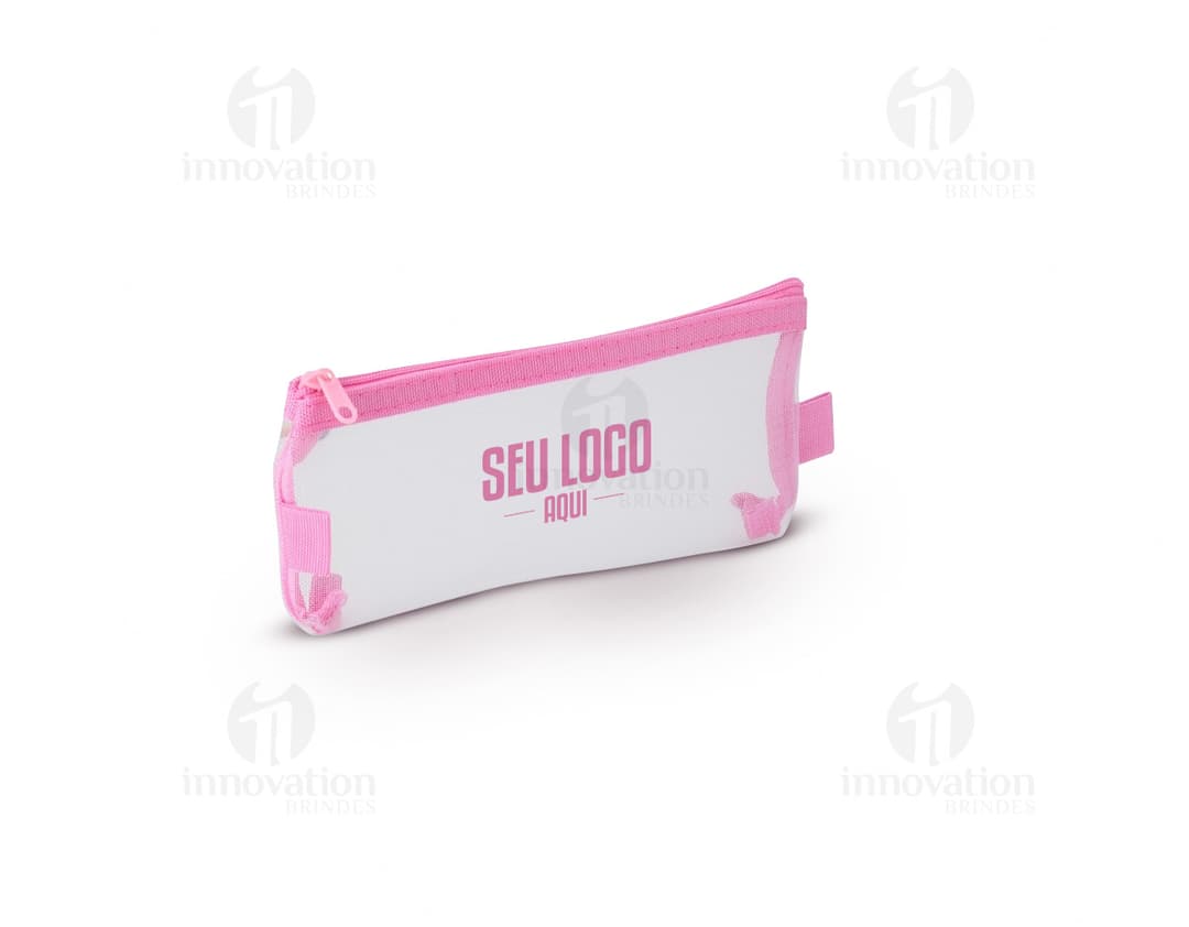 Estojo de Nylon em amarelo, moderno e colorido, com etiqueta e bandeira nacional. O design é artístico e criativo, com elementos gráficos e ícones plásticos. Perfeito para armazenar materiais de escritório ou acessórios de moda.