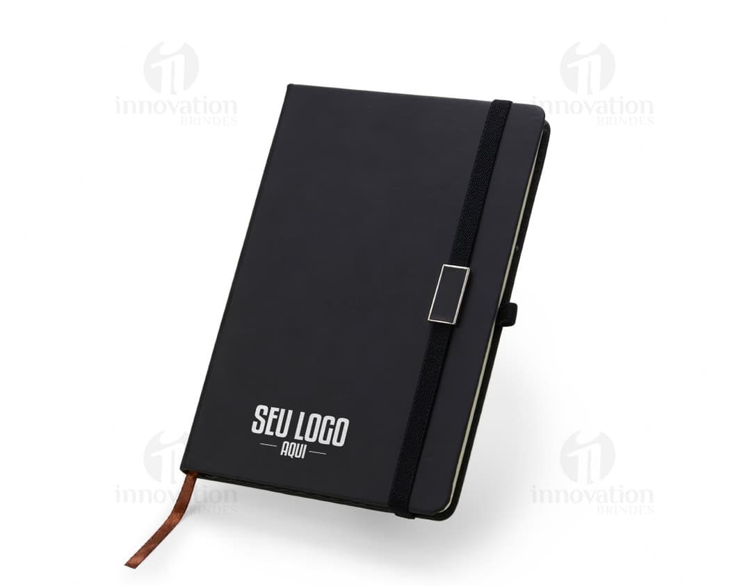 Caderneta emborrachada perfeita para o seu dia a dia de trabalho. Feita em couro sintético de alta qualidade, é ideal para anotações e organização de tarefas. Leve, prática e resistente, é a companheira perfeita para reuniões, palestras e estudos. Garanta a sua!