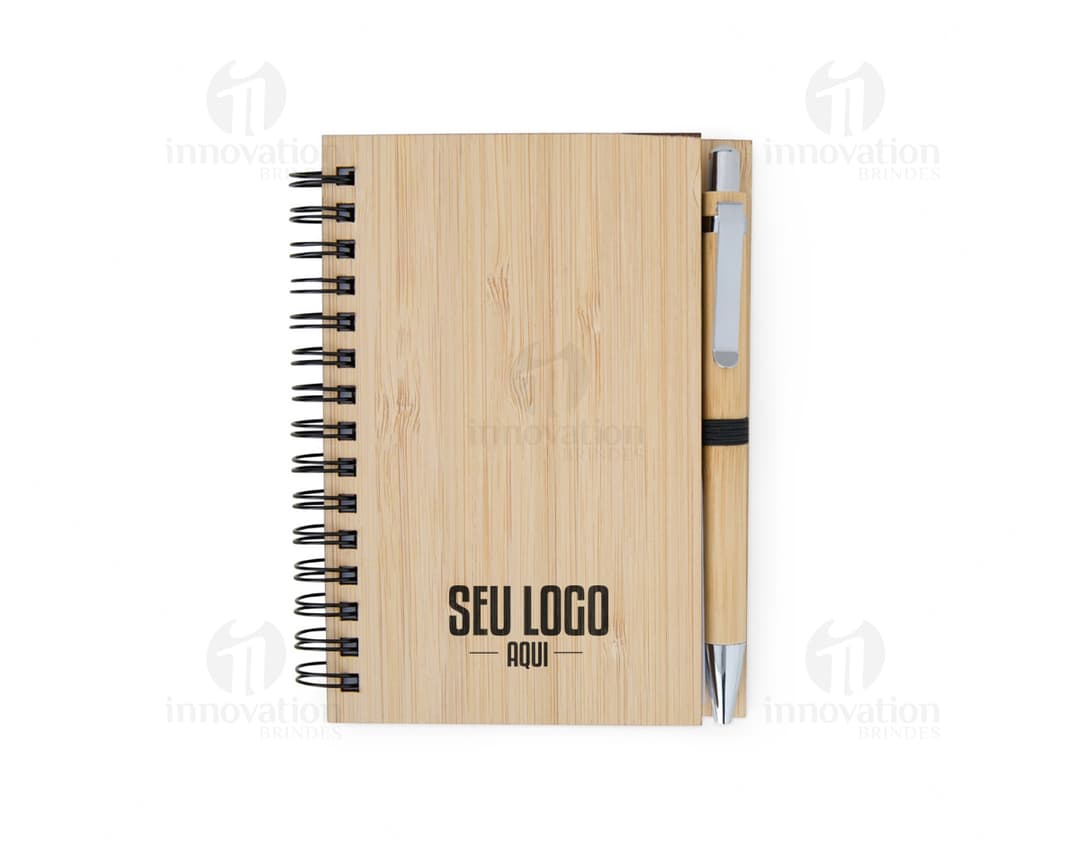 Caderneta em bambu com caneta, perfeita para anotações no dia a dia. Feita em material sustentável, ideal para quem busca praticidade e estilo. Organize seus pensamentos com essa bela caderneta!

Palavras-chave: caderneta, bambu, caneta, anotações, prático, sustentável, organização, estilo, escrita, dia a dia.
