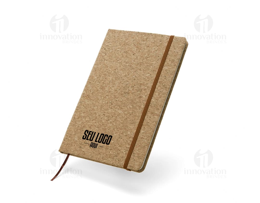 Caderneta de Cortiça - Perfeita para anotações no trabalho ou na escola. Feita com material de alta qualidade, esta caderneta possui um design vintage e textura única. Ideal para presentear ou personalizar com sua marca. Não perca tempo, garanta a sua agora!