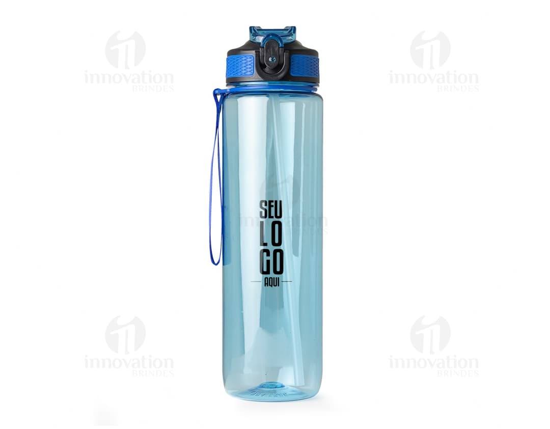 squeeze plástico de 1 litro contendo líquido transparente. O recipiente é de plástico colorido em amarelo e contém um objeto para abrir a tampa. A embalagem está limpa e é perfeita para armazenar bebidas saudáveis e frescas.