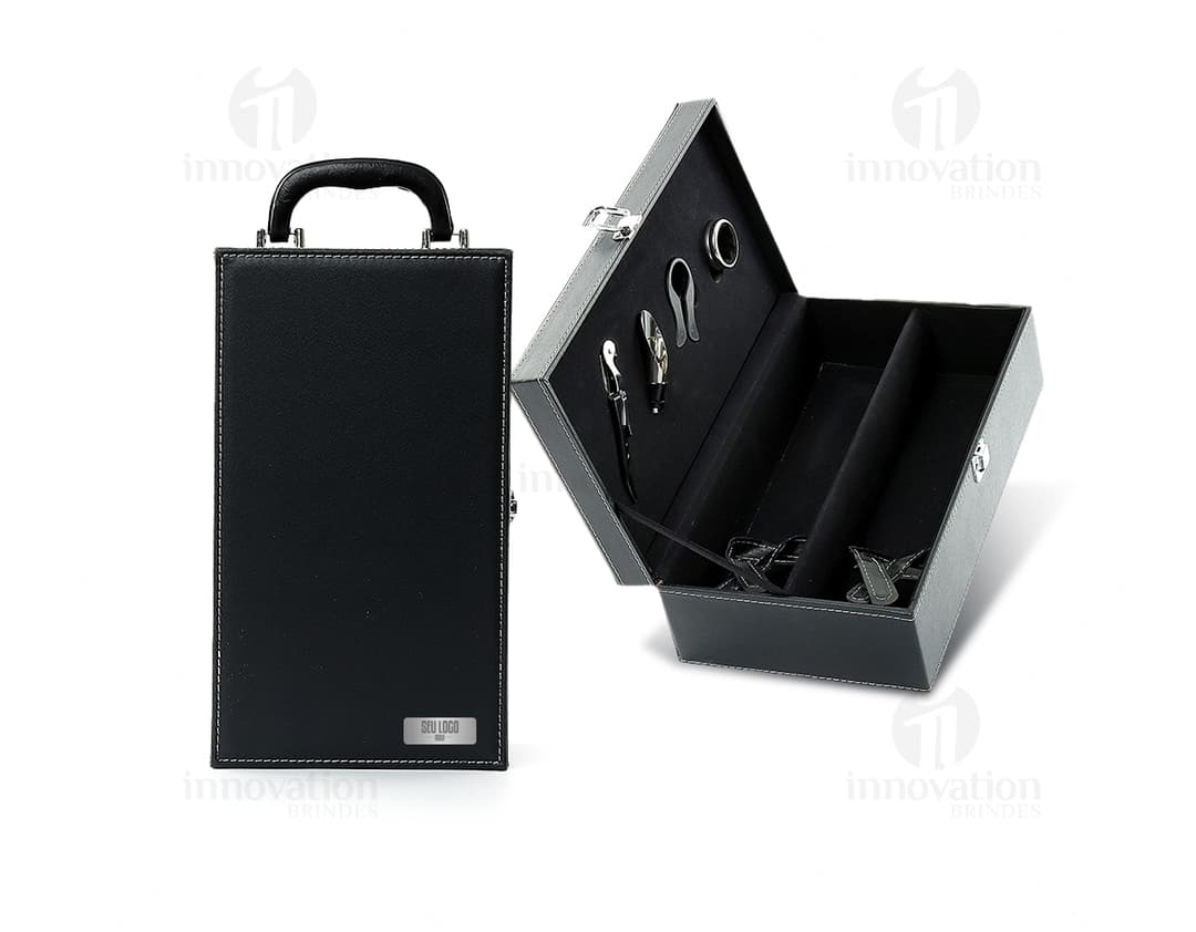 Maleta de vinho de 4 peças em veludo preto, contendo acessórios de negócios e equipamentos tecnológicos, como notebook, dinheiro, papel, chave, câmera e pen drive.