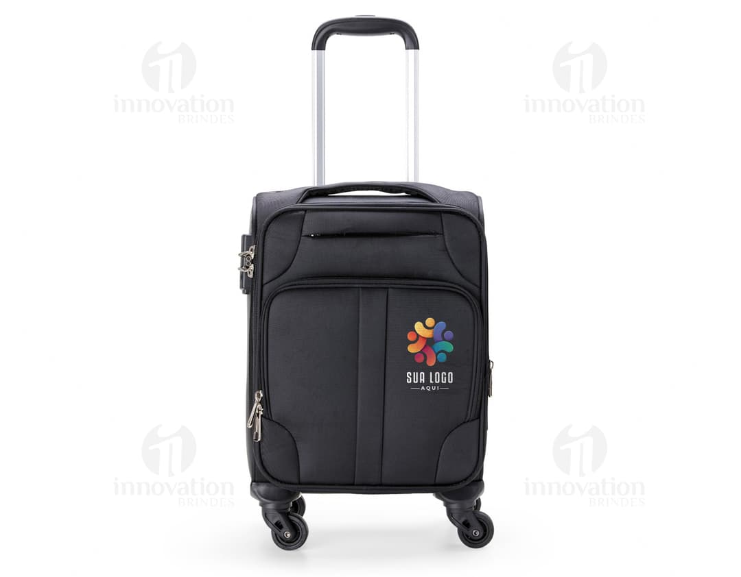 Mala de Bordo 30 Litros em design moderno e resistente, feita de couro e metal. Possui alça e rodinhas para facilitar o transporte. Ideal para viagens de negócios e armazenamento de equipamentos eletrônicos.