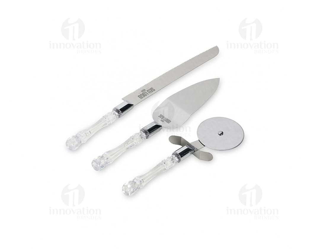 Kit de Utensílios 3 Peças em Aço Inoxidável - Faca, Garfo e Colher - Prático e Durável. Ideal para o seu dia a dia na cozinha. Aço inoxidável de alta qualidade, resistente e fácil de limpar. Kit perfeito para cortar, picar e saborear suas refeições. Adquira já o seu!