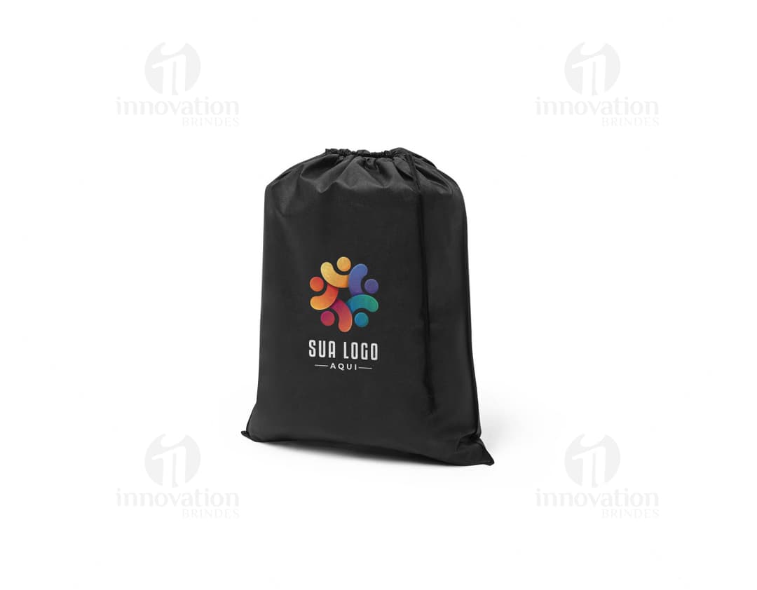 Sacola em tecido para mochila preta, moderna e resistente, ideal para transportar objetos e equipamentos com segurança.