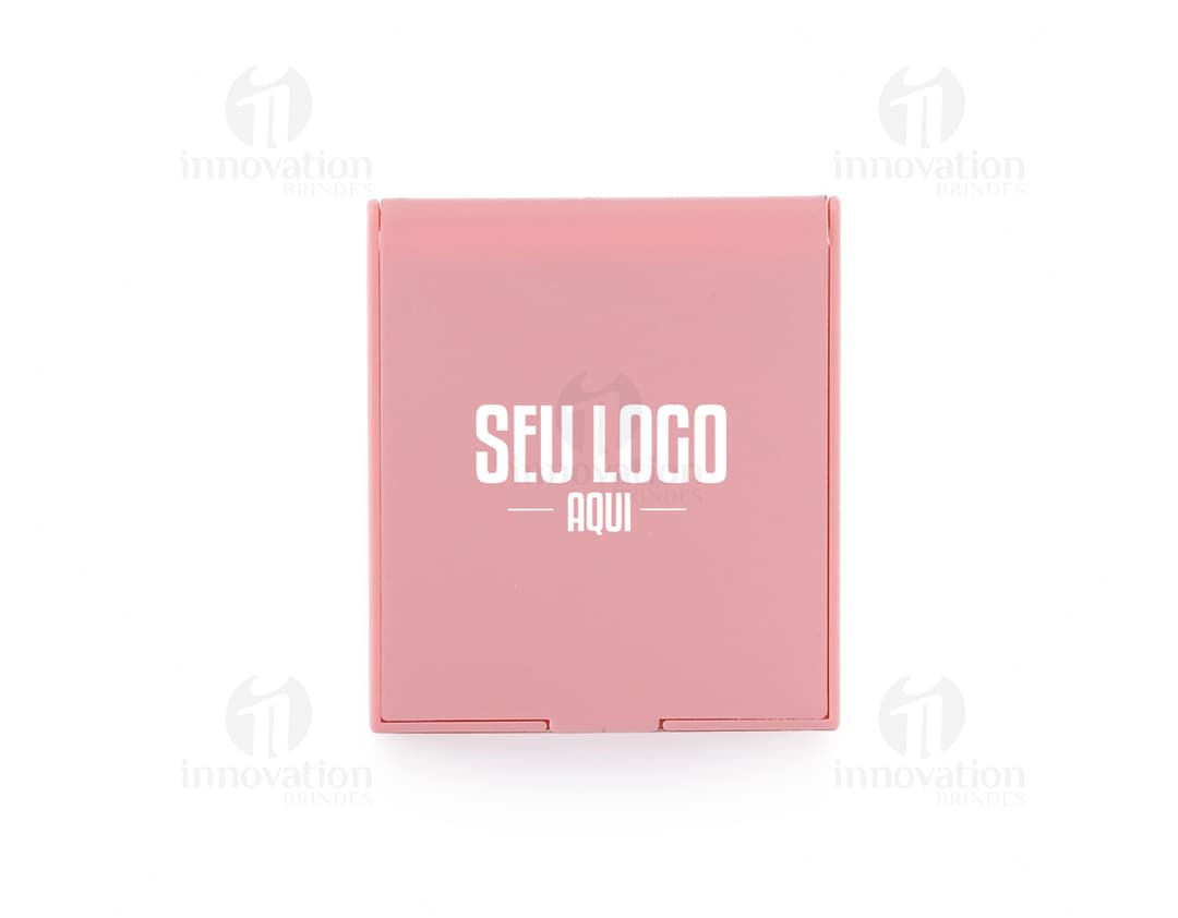 Espelho Plástico Retangular Sem Aumento em destaque em um fundo colorido.