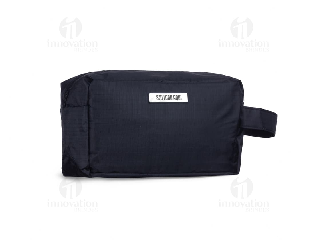 Nécessaire PVC impermeável, perfeito para viagens e negócios. Mantenha seus pertences seguros e organizados com esse acessório prático e elegante. Ideal para guardar dinheiro, documentos e objetos pessoais com total segurança. Compre já o seu!