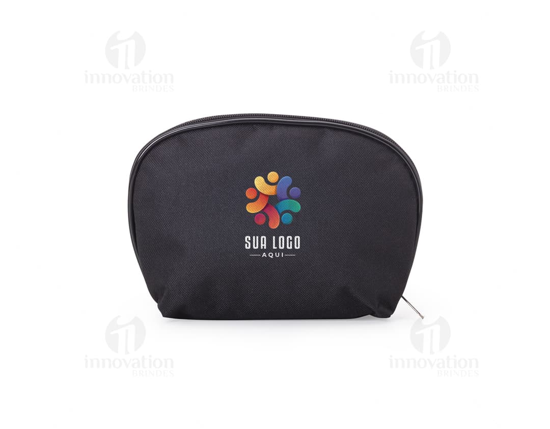 Nécessaire de Nylon preto com design de coração em metal, ideal para guardar acessórios e produtos de higiene pessoal.