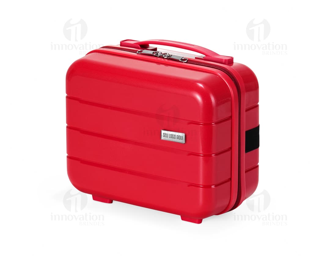 Desenho 3d de uma frasqueira plástica decorada com desenhos de símbolos e ícones de celebração de Dia das Bruxas, onde um homem sorridente segura a frasqueira em formato de abóbora.