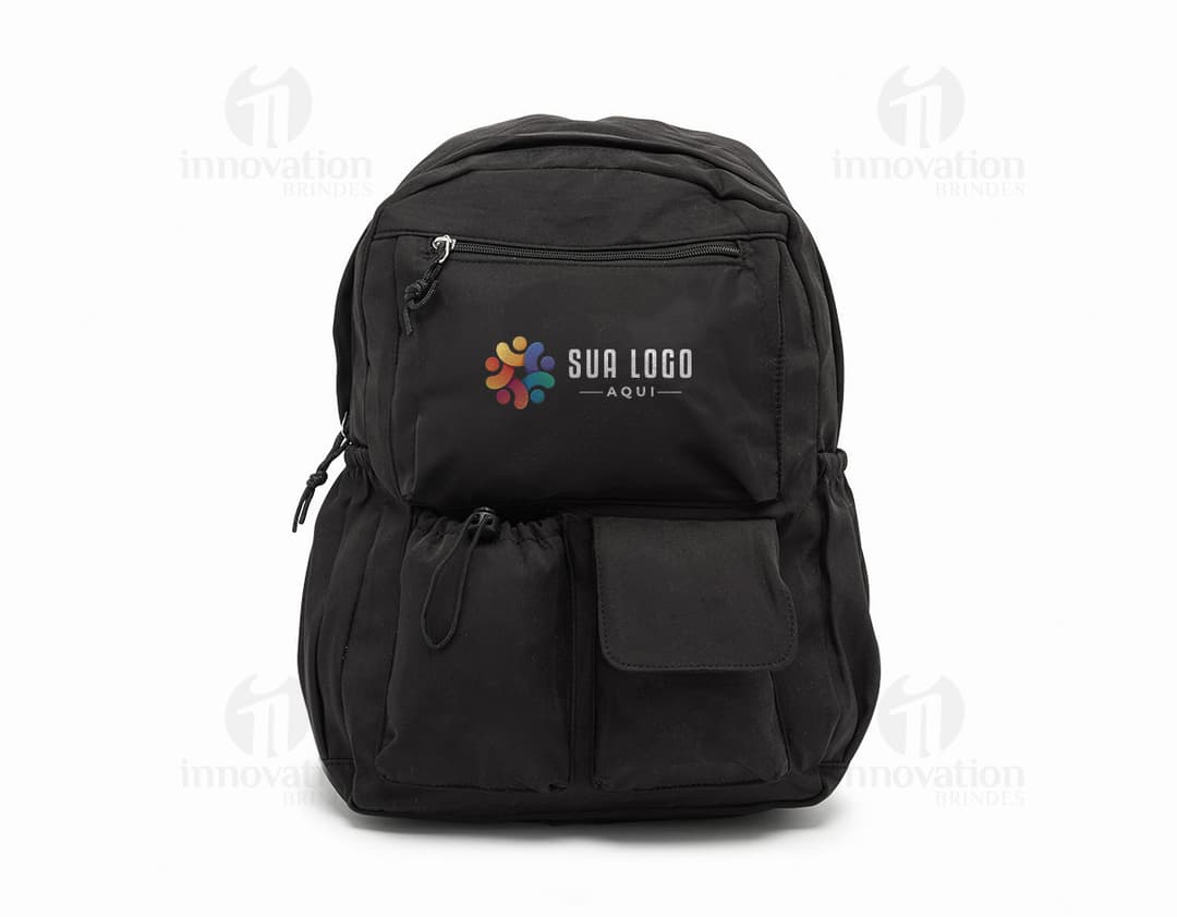 Mochila de poliéster USB com 25 litros de capacidade - perfeita para viagens de negócios e lazer. Armazene seus pertences com estilo e praticidade. Ideal para homens de negócios e executivos modernos. Mantenha-se elegante e organizado em todas as ocasiões. Nunca fique sem bateria com o USB embutido. Confortável, durável e espaçosa. Garanta já a sua!