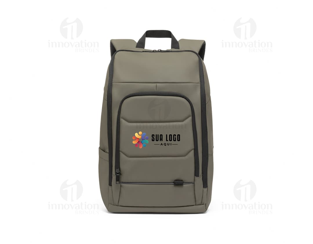 Mochila para notebook em tecido 600D preto, com alças ajustáveis, compartimento acolchoado para notebook e bolsos frontais.