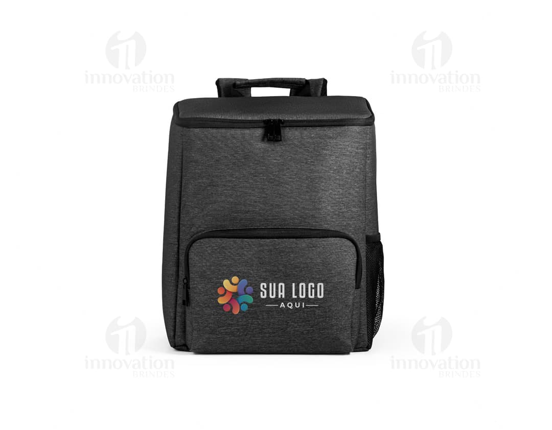 Mochila com isolamento térmico em couro preto, com zíper e alça. Ideal para viagens, armazenamento de objetos e elegância no estilo pessoal.