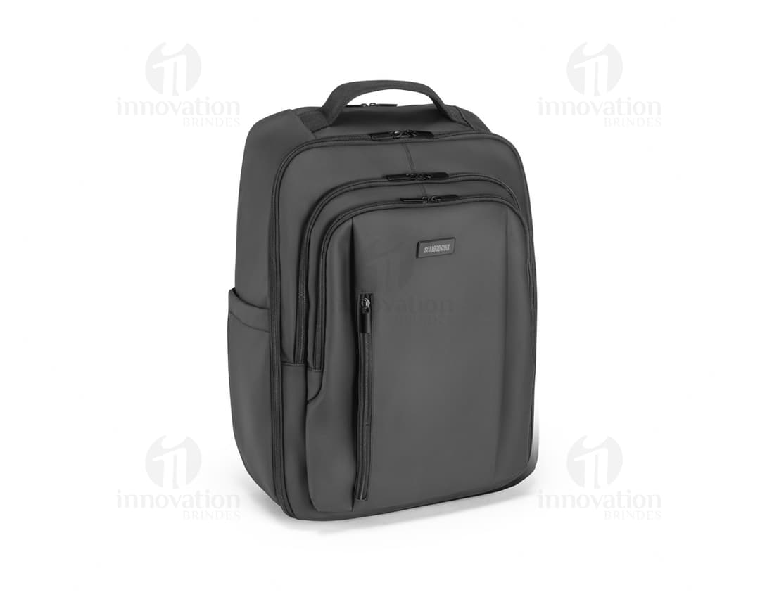 Mochila trolley de couro preto com alça de metal e zíper. Ideal para viagens de negócios e armazenamento de equipamentos tecnológicos e dinheiro. Estilo moderno e elegante.