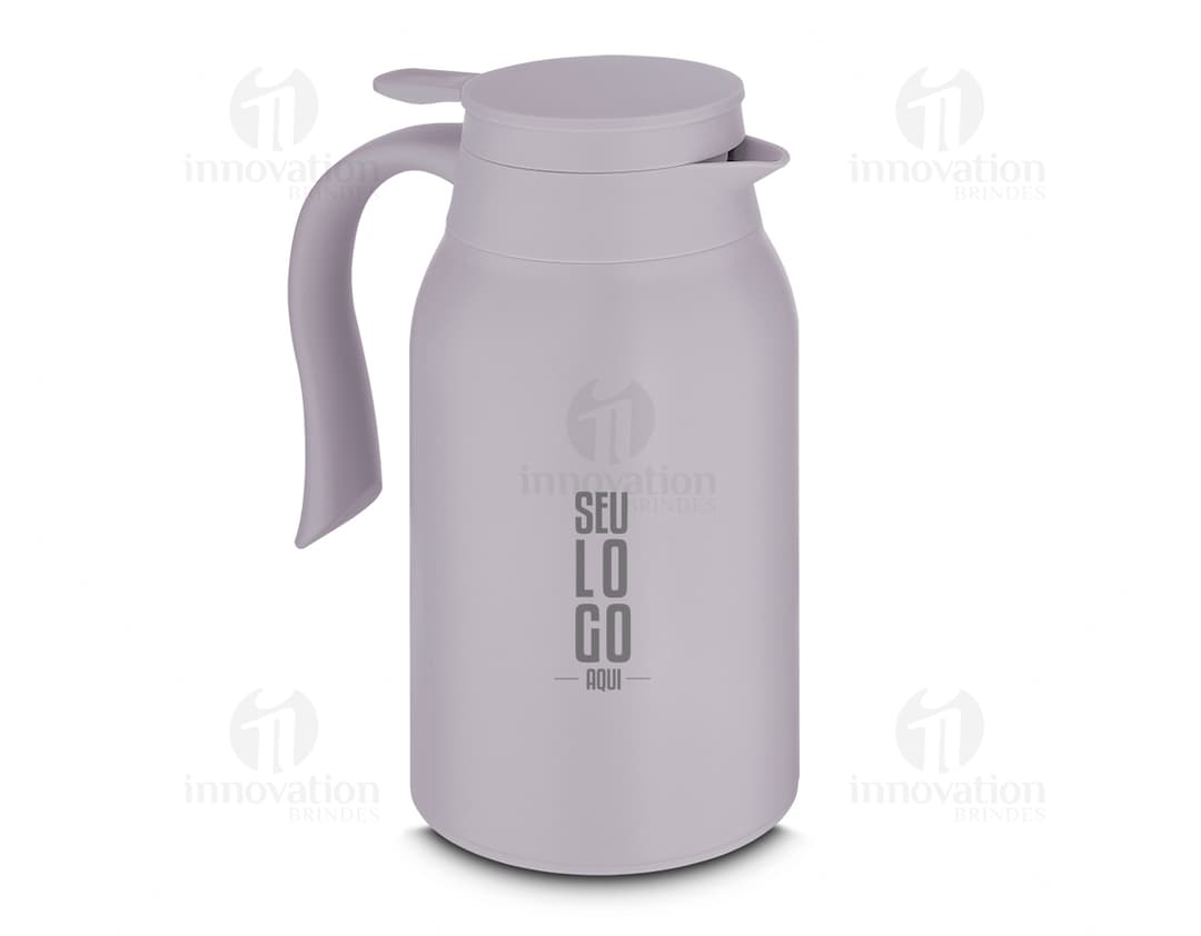 Garrafa térmica de 950ml feita de metal e plástico, transparente e limpa, com tampa e alça para fácil manuseio. Ideal para manter a bebida quente ou fria por mais tempo.