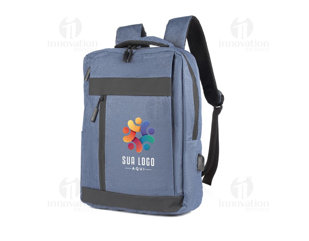 Mochila para Notebook preta em couro, moderna e elegante, com fecho de zíper e alça para transporte. Ideal para viagens de negócios e uso diário.