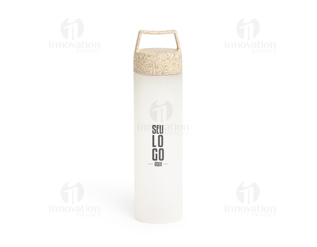 Garrafa plástica de 650ml para armazenar líquidos, como água, sucos, refrigerantes, entre outros. A garrafa é transparente, de cor amarela, com um design prático e clean, ideal para o dia a dia. Possui tampa de rosca para facilitar o fechamento e prevenir vazamentos.