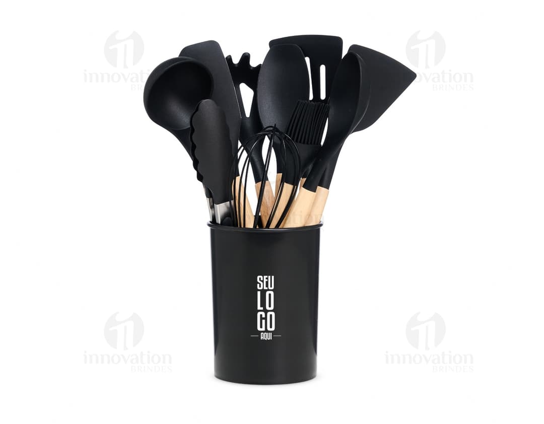 Kit de Utensílios de Cozinha com 12 peças, incluindo shopper, espátula, colher, garfo, faca, entre outros. O design colorido e brilhante é perfeito para festas e celebrações, além de ser um ótimo presente para chefs e entusiastas da culinária. Ideal para uso em restaurantes, escritórios ou em casa.
