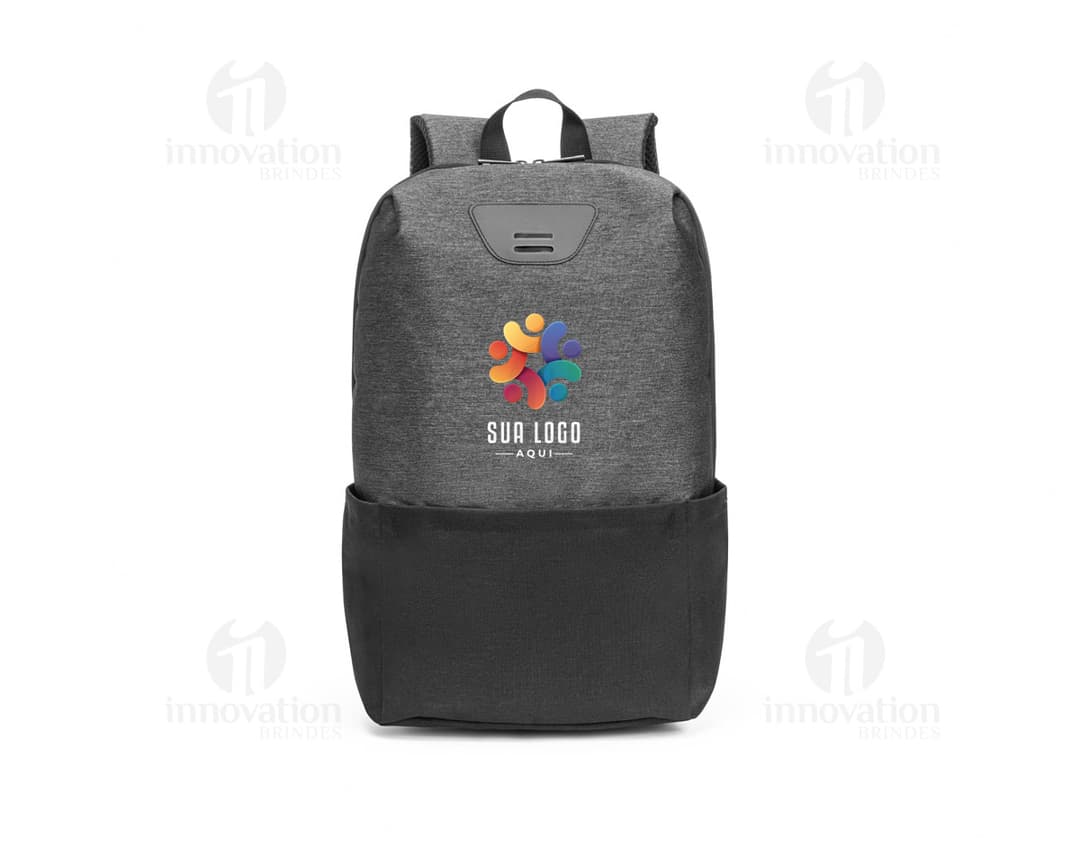 Mochila preta de couro para notebook, ideal para armazenamento e transporte seguro de equipamentos eletrônicos. Ideal para viagens, escritório e uso diário, com alça de mão, alças de suporte acolchoadas e várias opções de armazenamento.