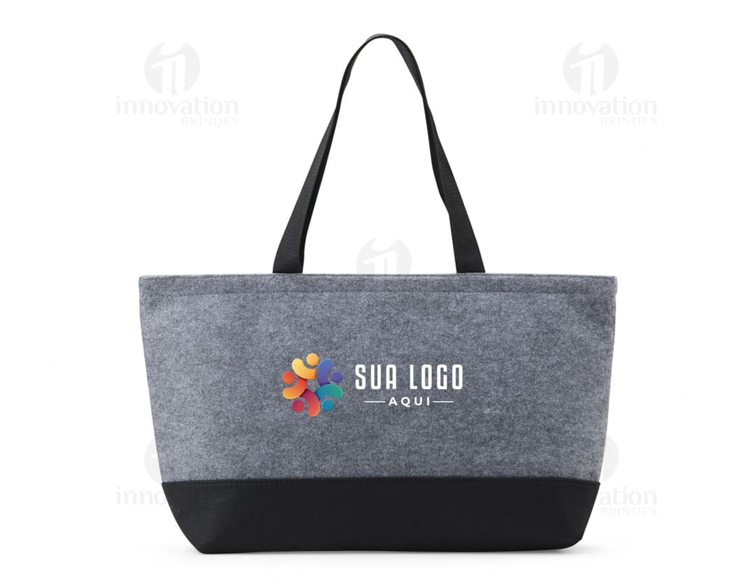 Bolsa térmica 13 litros nas cores azul e cinza, com alça ajustável e fecho em zíper.