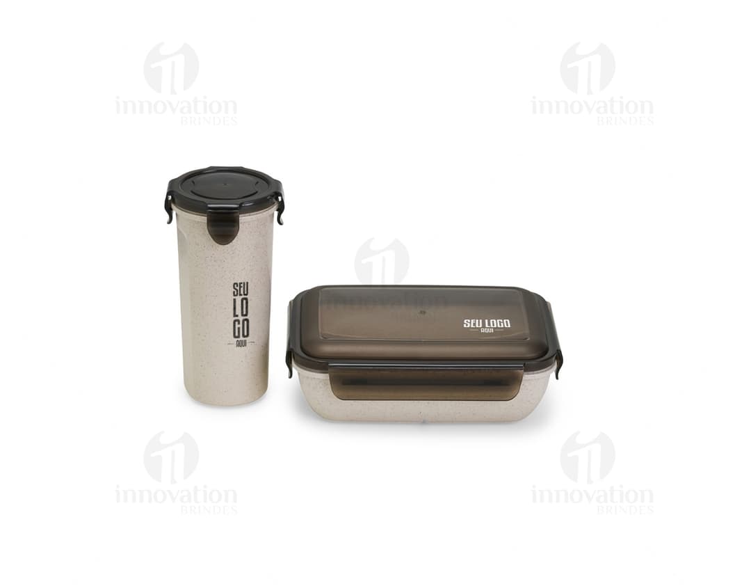 Kit Copo e Marmita Fibra de Bambu em tons de preto e prata. Feito de material de fibra de bambu, moderno e ecológico. Ideal para guardar alimentos e líquidos de forma segura e prática. Excelente para levar para o trabalho, viagens ou passeios. Além disso, fácil de limpar e transportar. Além disso, oferece a possibilidade de armazenar alimentos de forma segura.