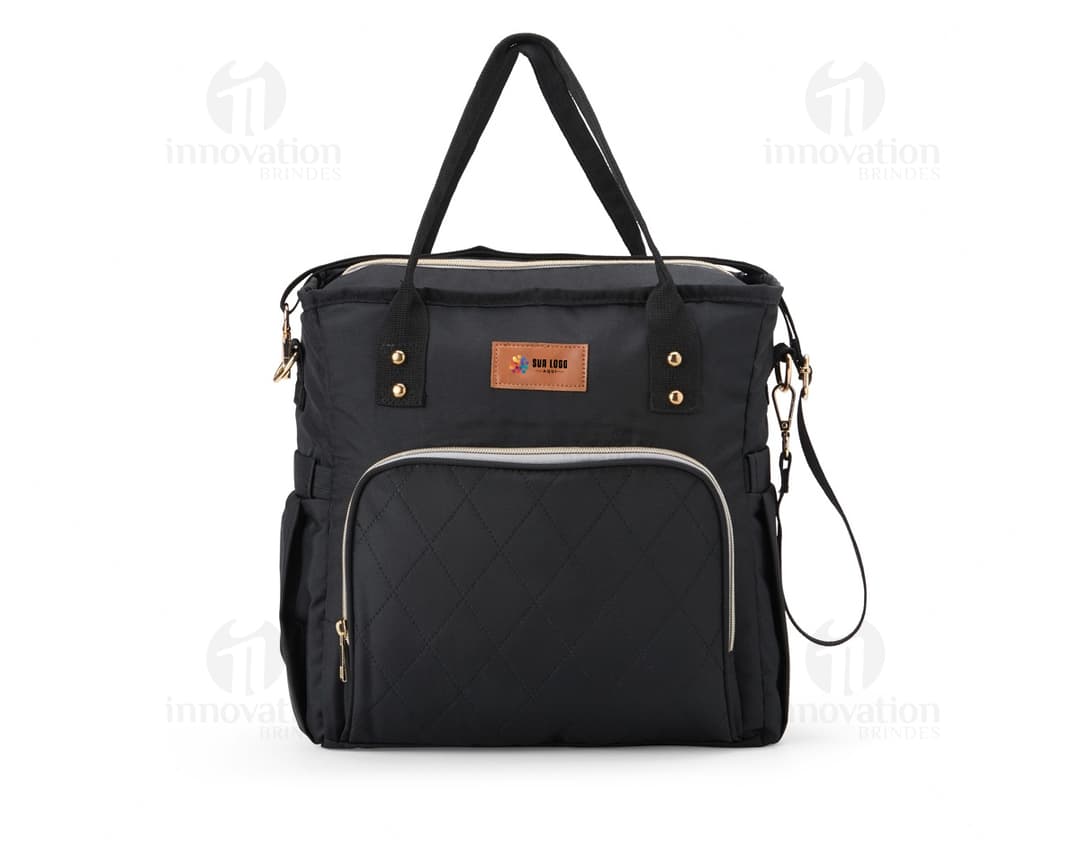 Bolsa térmica de 16 litros em couro marrom, elegante e moderna. Possui alça, zíper, alça de mão e fecho de fivela. Ideal para transportar alimentos e bebidas de forma segura e estilosa.