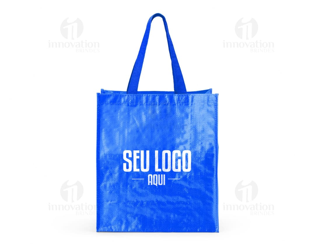 Sacola Plástica transparente contendo frutas variadas, como maçãs, bananas e laranjas.