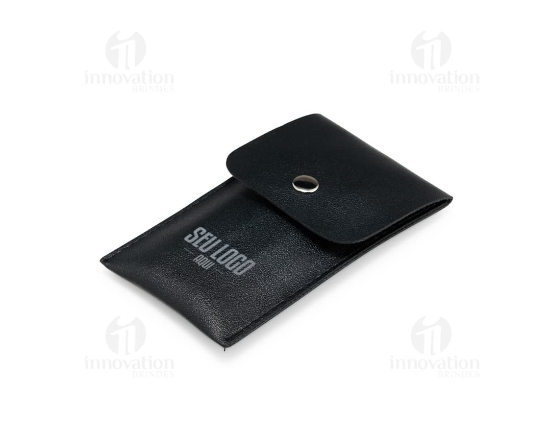 Kit Pincel 8 peças em diferentes tamanhos e formatos em um fundo branco.