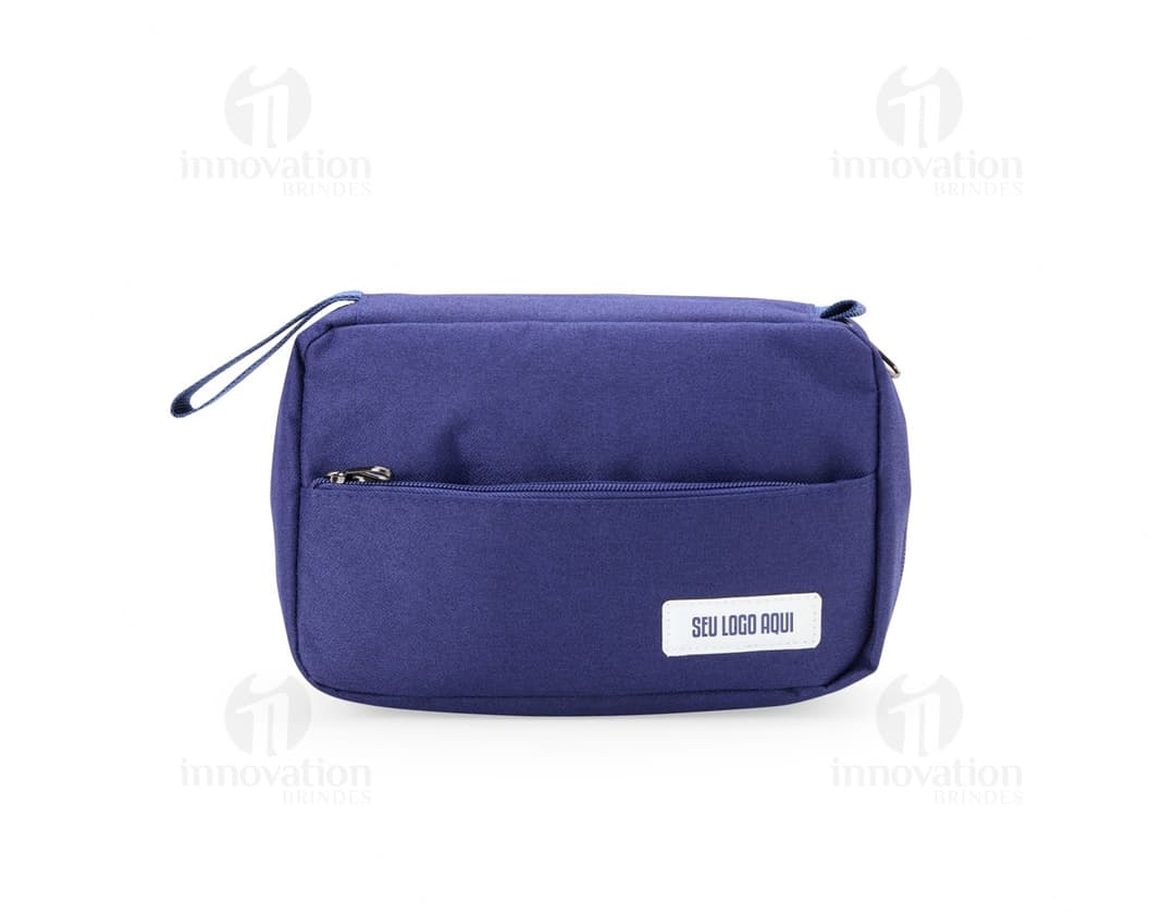 Necessaire com 3 compartimentos em tons de azul e branco.