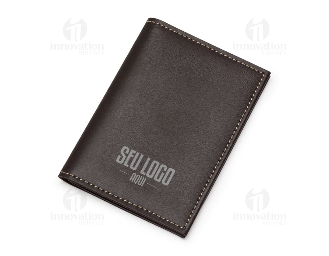 Capa de documentos em material sintético preto com fecho de botão e detalhe de costura branca.