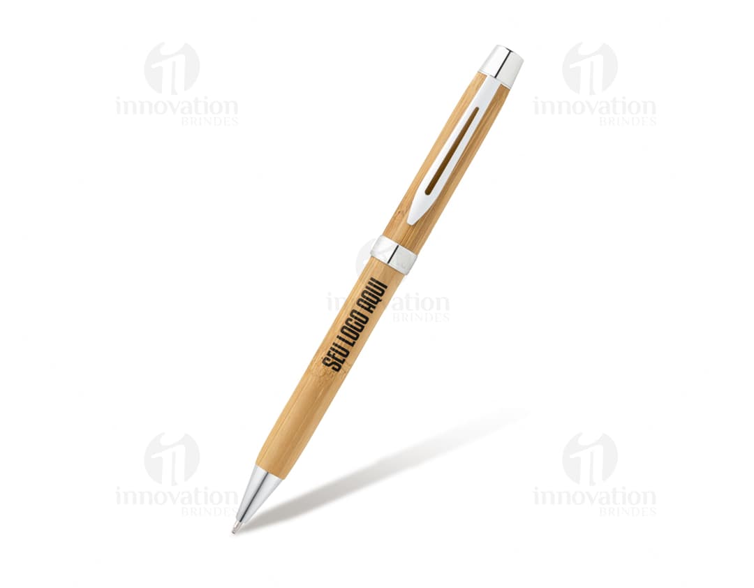 Caneta de bambu com clipe e mecanismo twist.