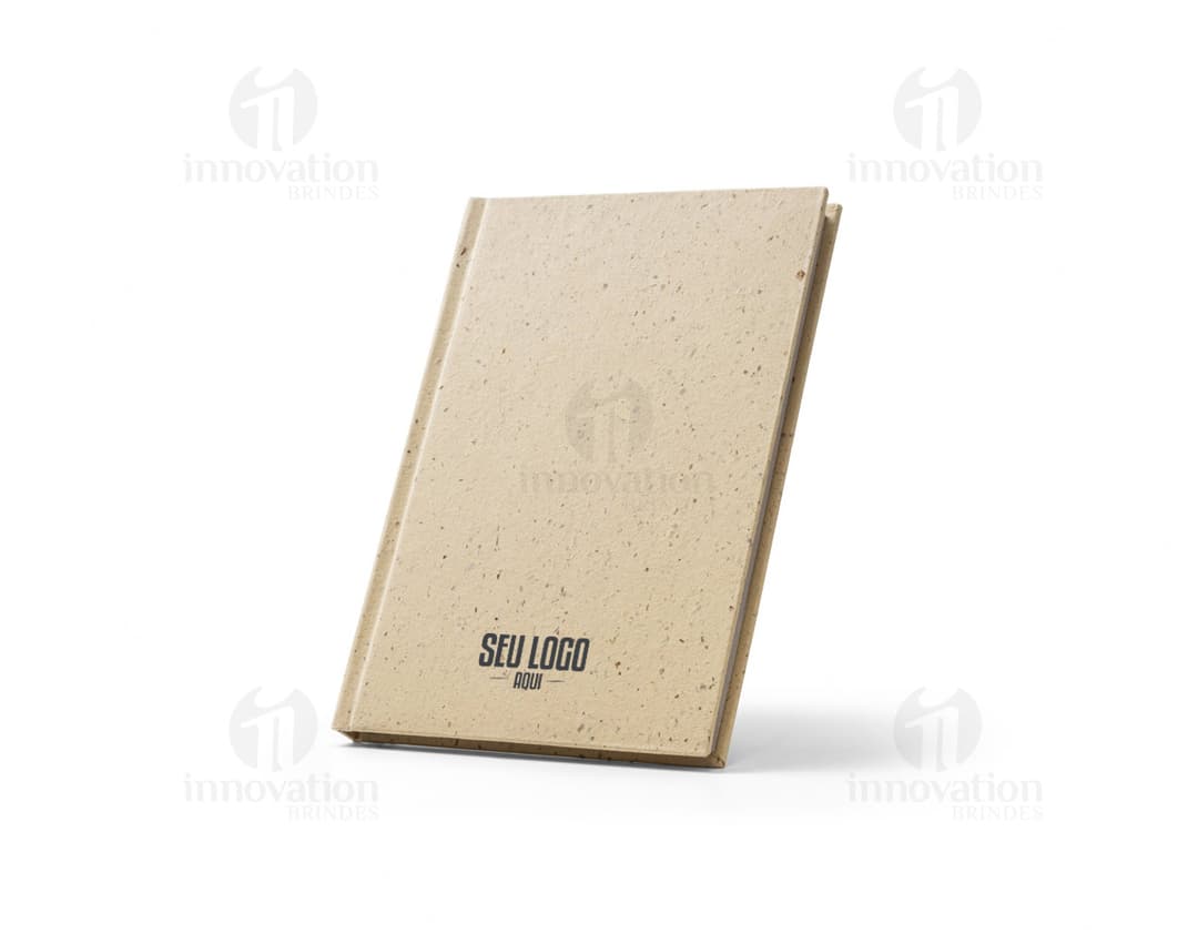 Produto: Caderno A5 com resíduos da cevada. Imagem do caderno de tamanho A5 com capa feita de resíduos da cevada.
