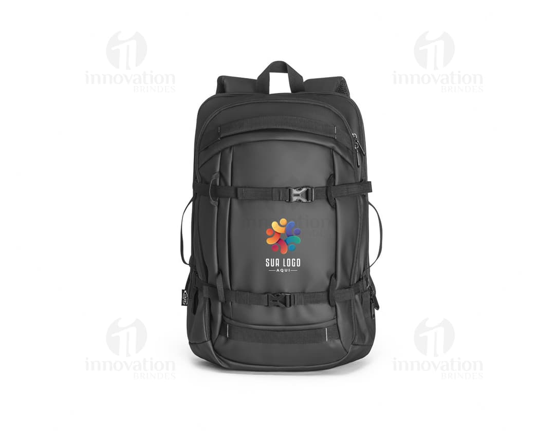 Mochila preta para notebook, com alças ajustáveis e bolso frontal com zíper.