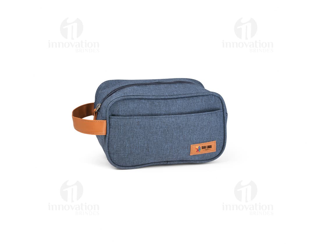 Bolsa para cosméticos de cor rosa, com zíper dourado e alça de mão.