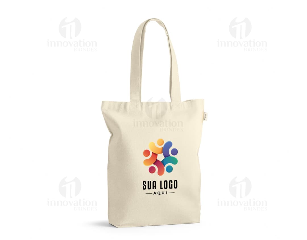 Sacola feita de 100% algodão, de cor neutra e com alças reforçadas.