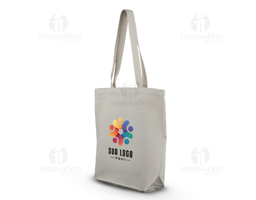 Bolsa de Algodão 180g/m² marrom, elegante e moderna, com alça de couro, fecho de zíper e detalhes em metal. Ideal para compras, presentes e atividades do dia a dia.