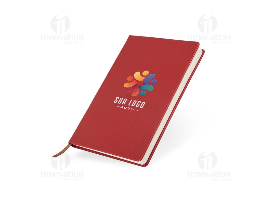 Caderneta em PU preta com elástico para fechamento e marcador de páginas.