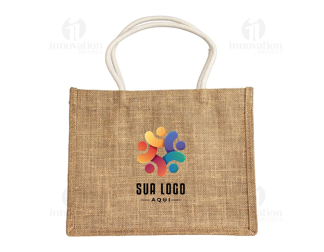 Sacola de Linho preta com alças duplas e detalhes em bege, em um cenário de fundo branco.