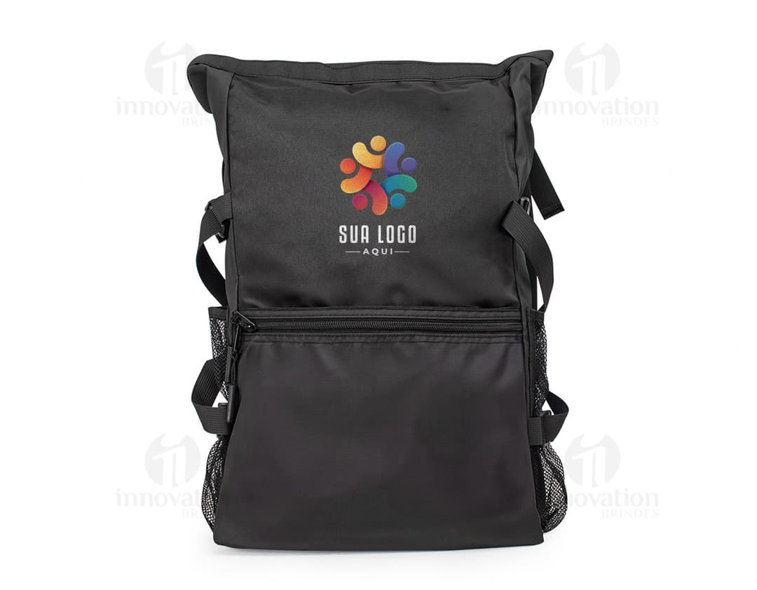 Mochila de Couro Sintético 34 Litros em cor neutra.