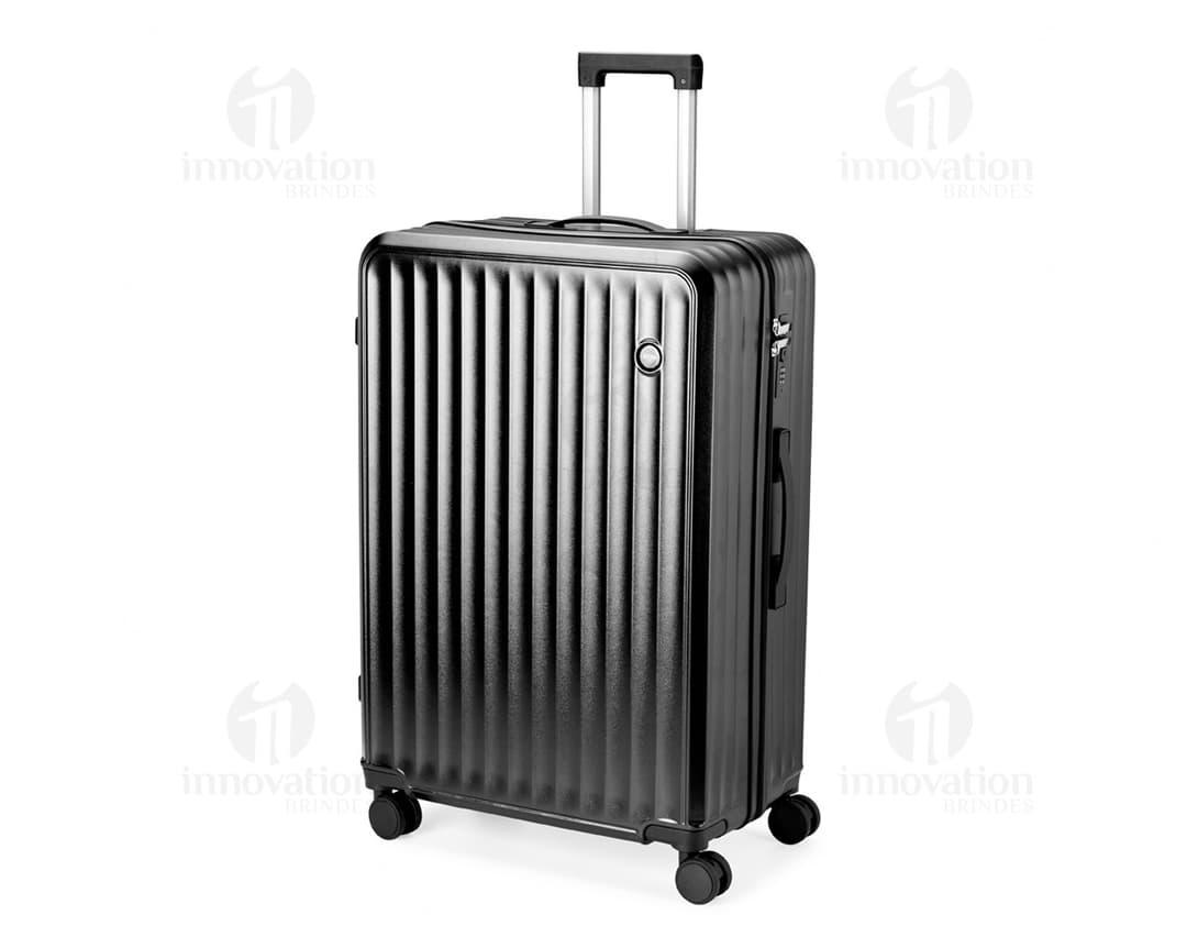Mala de viagem 105 litros na cor preta, com rodinhas e alça retrátil.