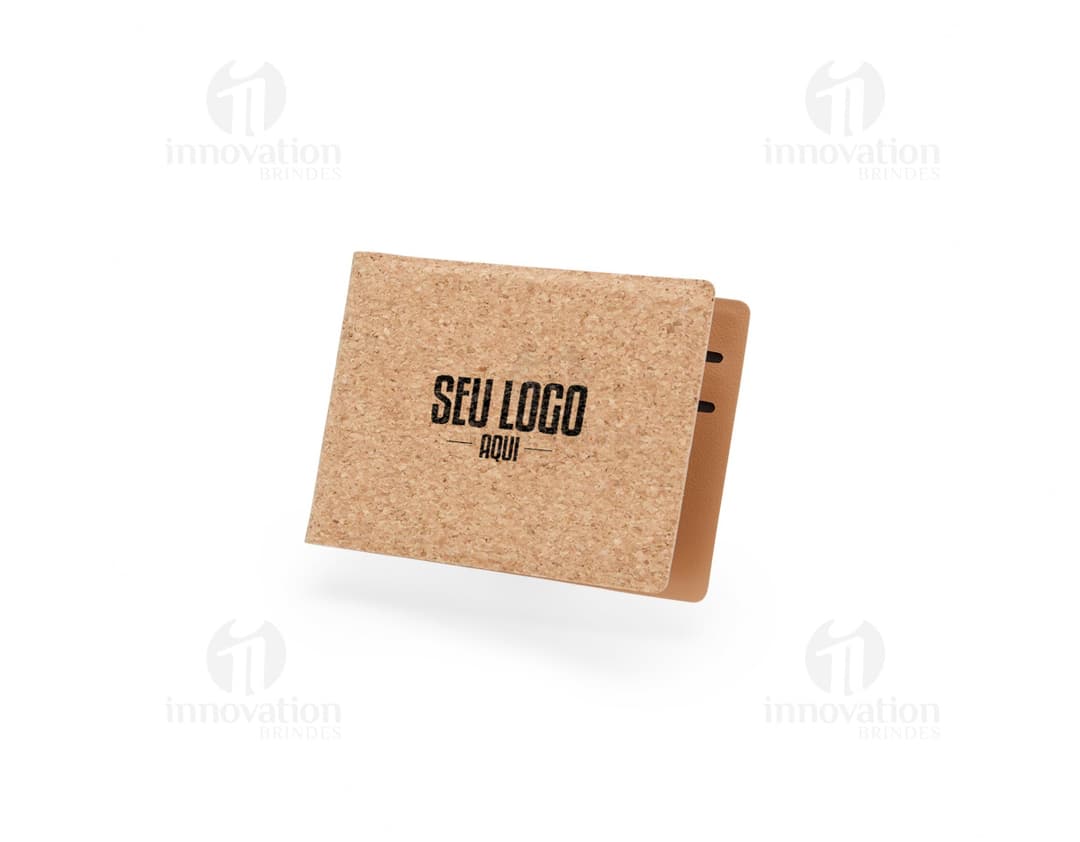 Porta-cartão em Cortiça preto com detalhes em dourado.