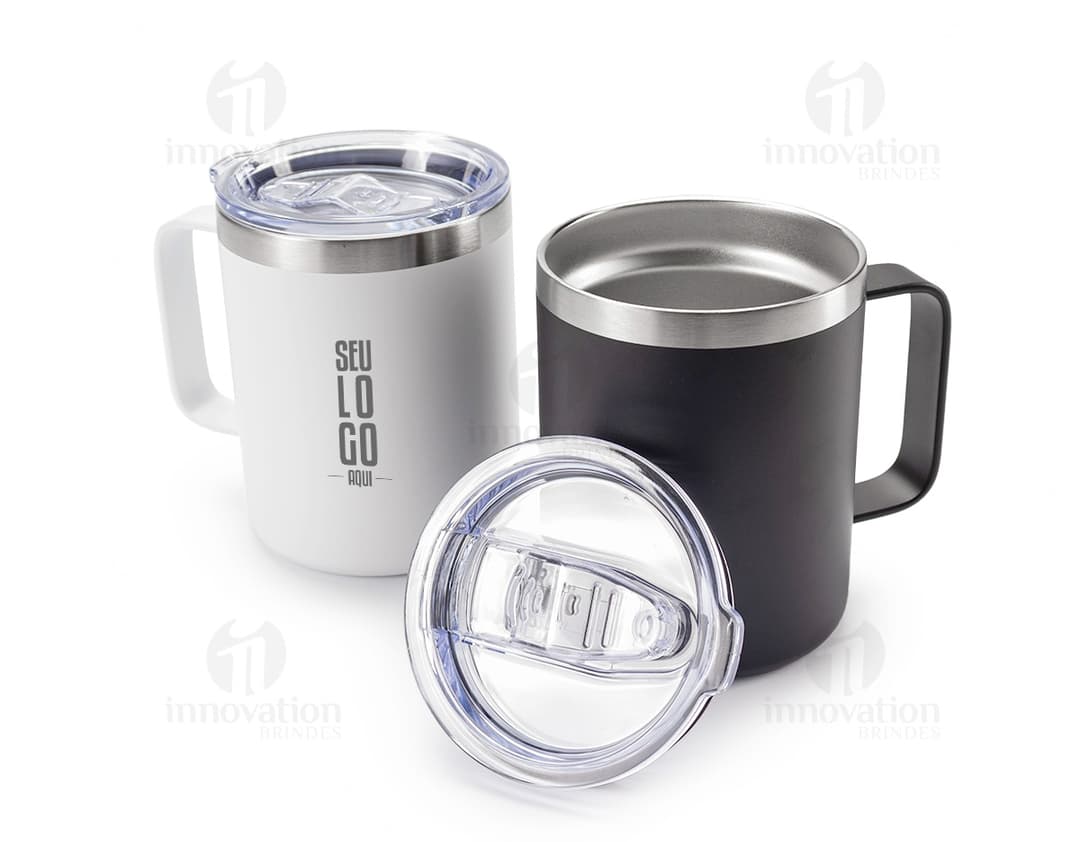 Caneca Térmica de 350ml, ideal para manter a temperatura da bebida por mais tempo. A caneca é de cor branca e possui tampa com abertura para beber.