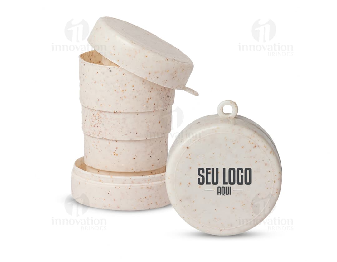 Copo retrátil de 200ml feito de fibra de arroz, ideal para comemorações e festas. O copo tem um formato redondo e é feito de material orgânico e saudável. Perfeito para servir bebidas refrescantes e saudáveis.